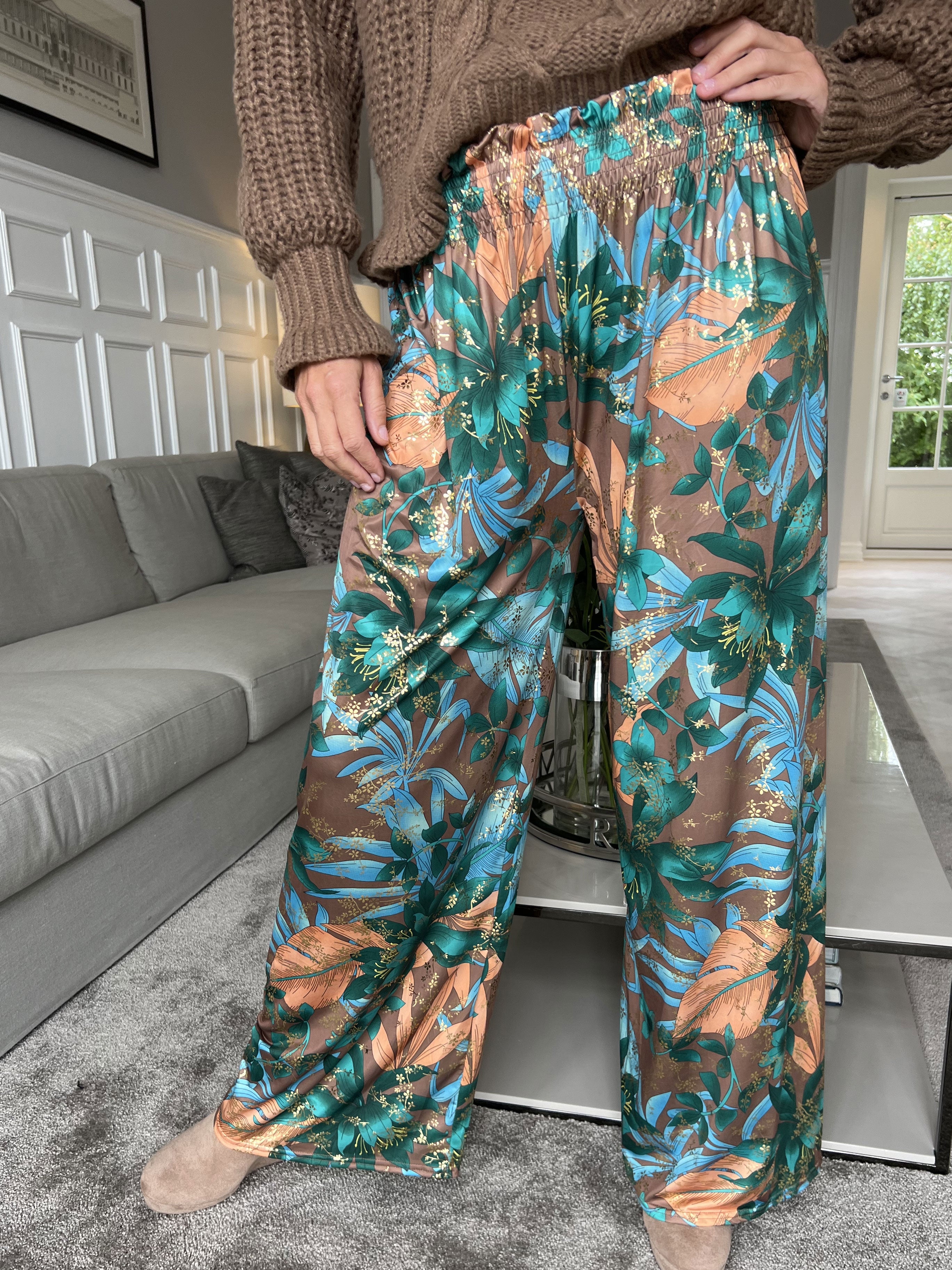 Pams Pants - Lösa mönstrade byxor i elastiskt tyg